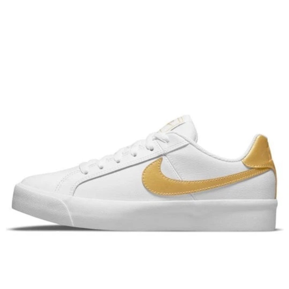 Nike women’s court royale low top sneakers White dark Gold 6